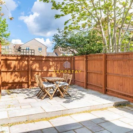 Cosy 2 Bed & Free Parking. Near Heathrow/Pinewood Villa Slough Exterior photo